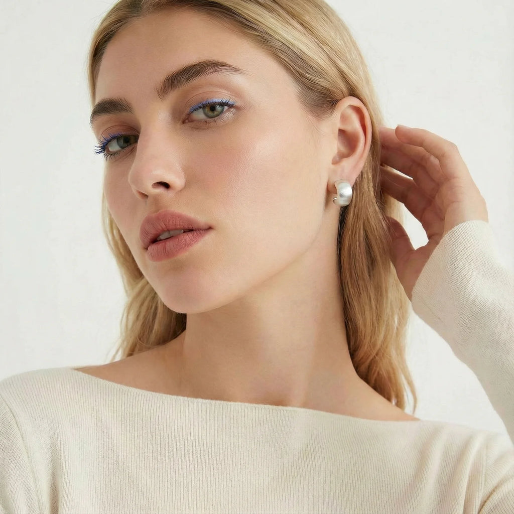 Ohrstecker aus gebürstetem Silber